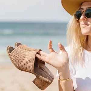 NEW Koolaburra by UGG Raychel Stacked Heel Perforated Slide Mule Sandal size 7